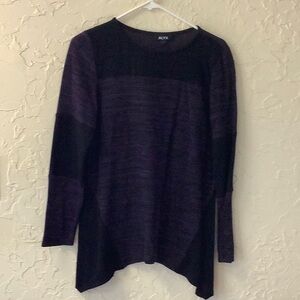 Long sleeve, color block knit tunic top.